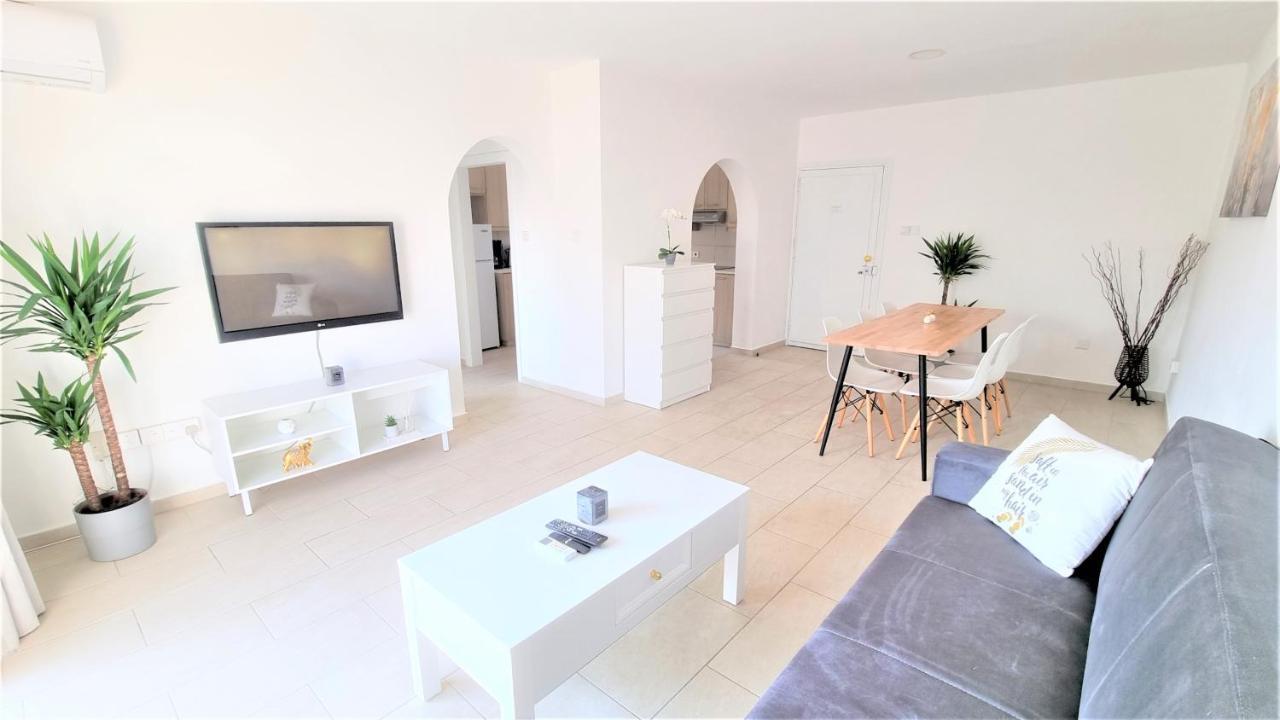 Spacious Lightflooded 2Br Apt / Near Center & Harbour ลาร์นาคา ภายนอก รูปภาพ