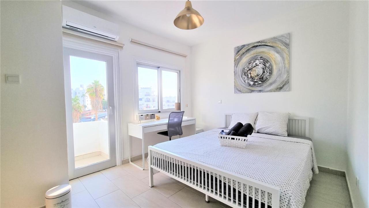 Spacious Lightflooded 2Br Apt / Near Center & Harbour ลาร์นาคา ภายนอก รูปภาพ