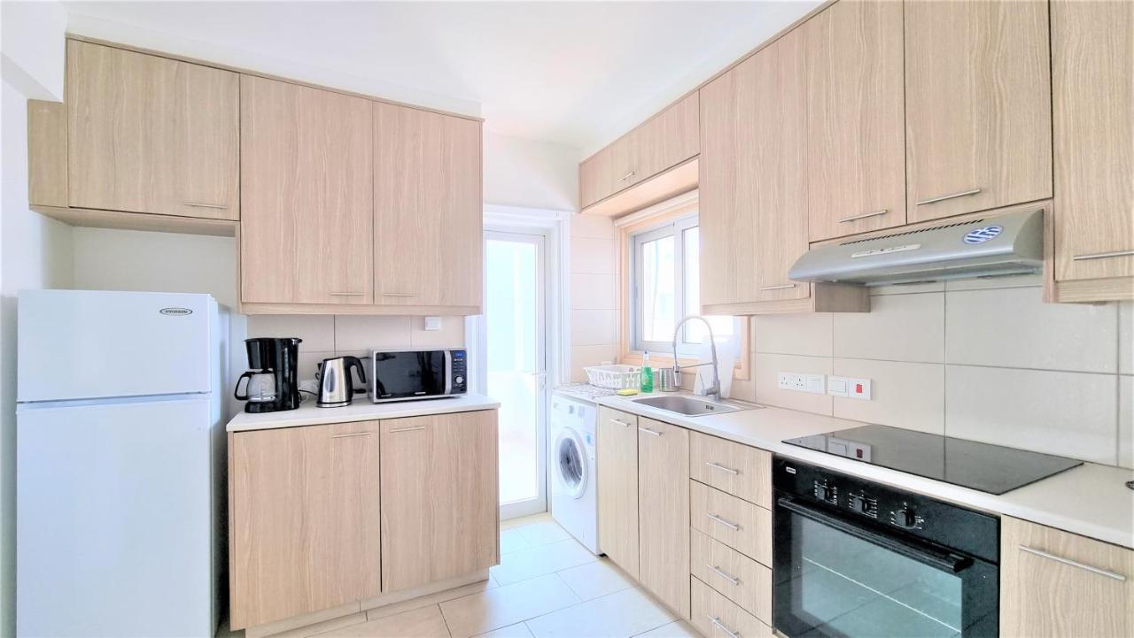 Spacious Lightflooded 2Br Apt / Near Center & Harbour ลาร์นาคา ภายนอก รูปภาพ