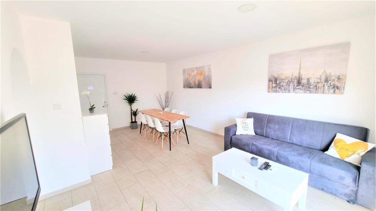 Spacious Lightflooded 2Br Apt / Near Center & Harbour ลาร์นาคา ภายนอก รูปภาพ