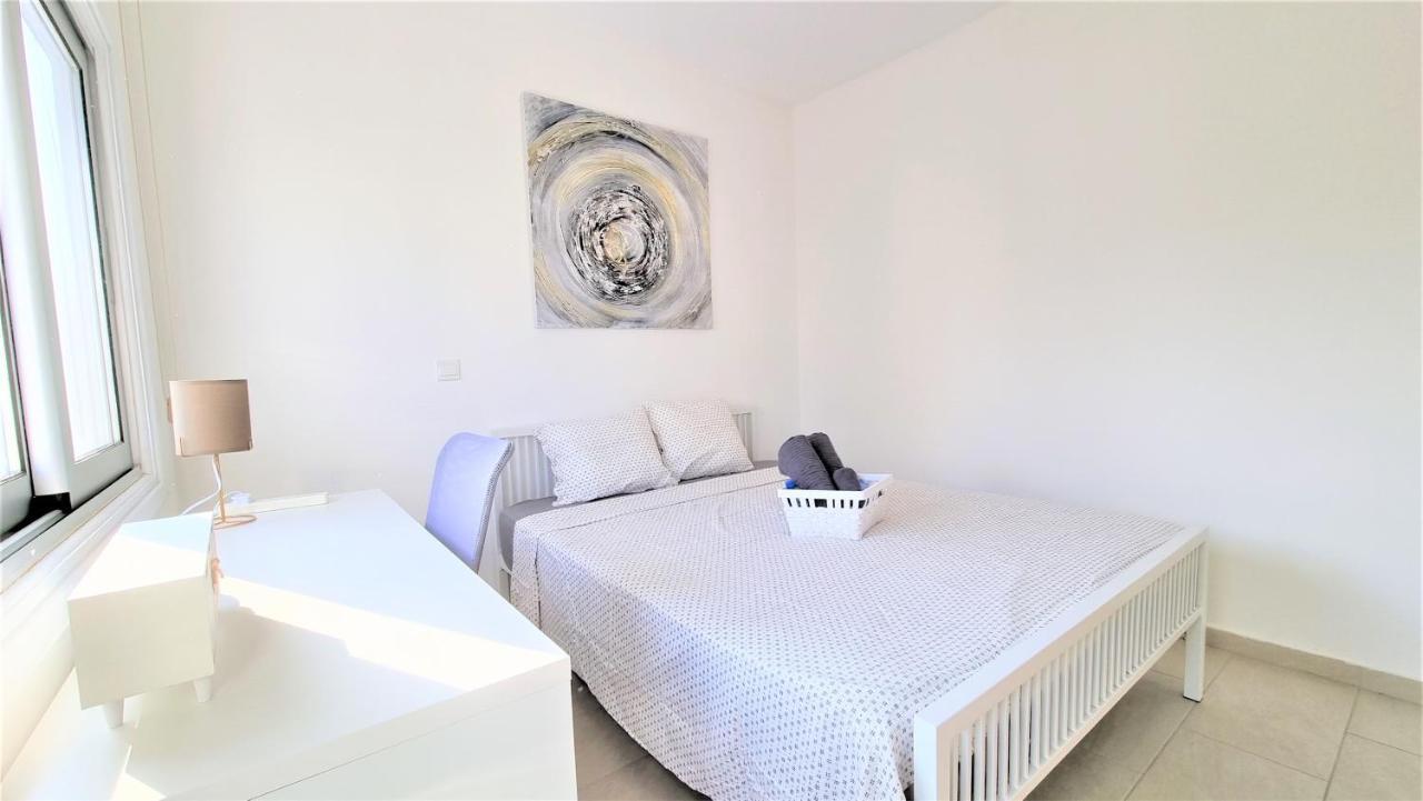 Spacious Lightflooded 2Br Apt / Near Center & Harbour ลาร์นาคา ภายนอก รูปภาพ