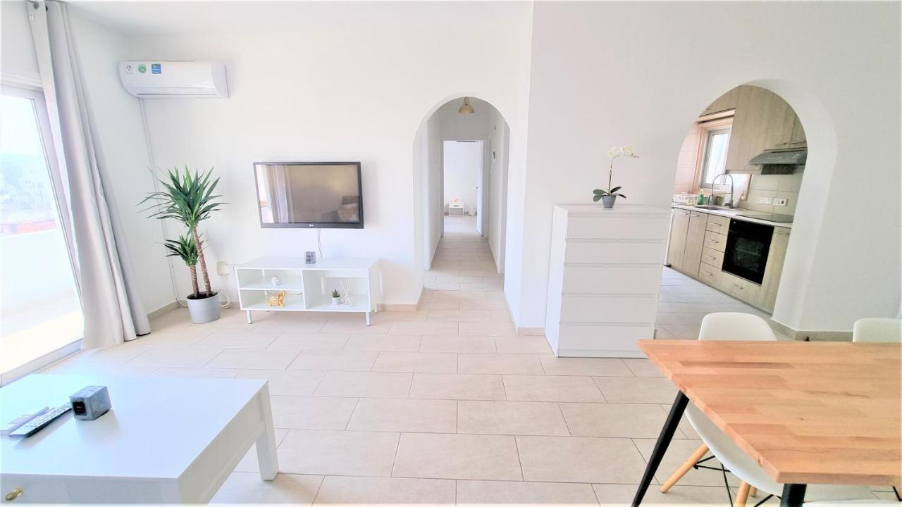 Spacious Lightflooded 2Br Apt / Near Center & Harbour ลาร์นาคา ภายนอก รูปภาพ